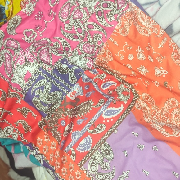 2xl not sure the brand feels like silk feeling - Picture 2 of 2